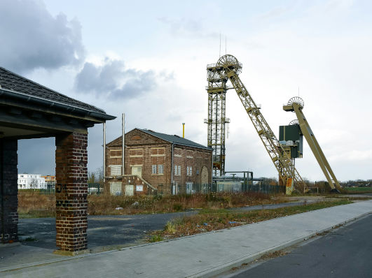 Großes Firmengelände mit Fördertürmen